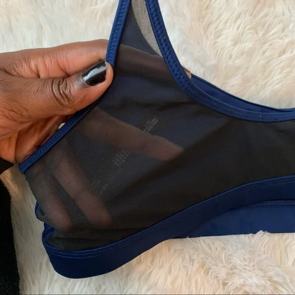 ❌SOLD❌Victoria’s Secret Sport Navy and Black Mesh Sports Bra Size Large - Picture 9 of 11
